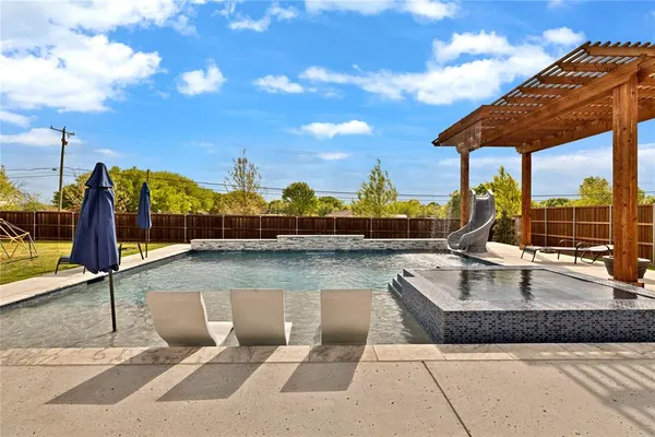 $879,900 | 330 Penrose Drive, Ovilla, TX 75154