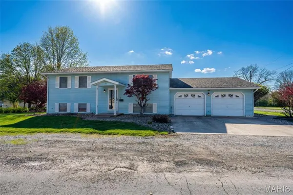 $229,000 | 101 South Harris Street, Staunton, IL 62088