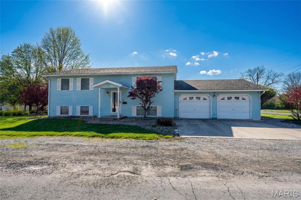 101 South Harris Street Staunton, IL 62088 - Photo 1 of 35