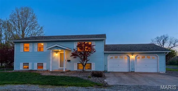 $229,000 | 101 South Harris Street, Staunton, IL 62088