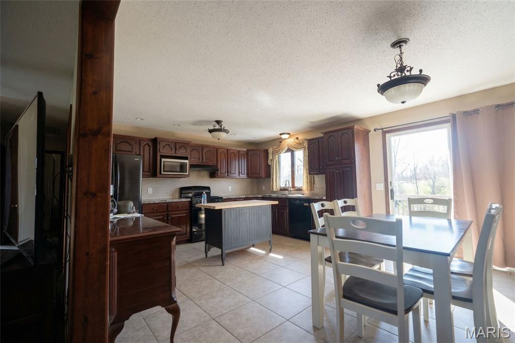 101 South Harris Street Staunton, IL 62088 - Photo 10 of 35