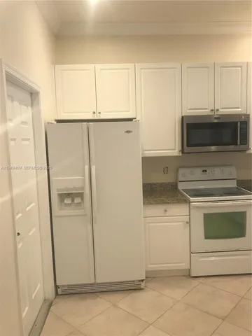 $3,200 | 3338 Lakeside Drive, Unit 50, Davie, FL 33328