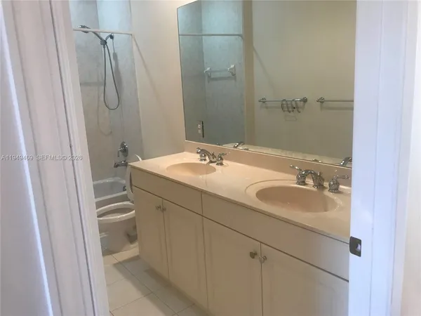 $3,000 | 3338 Lakeside Drive, Unit 50, Davie, FL 33328