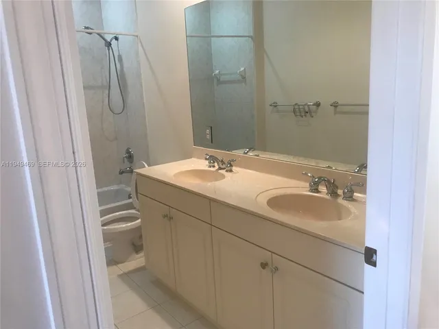 $3,200 | 3338 Lakeside Drive, Unit 50, Davie, FL 33328