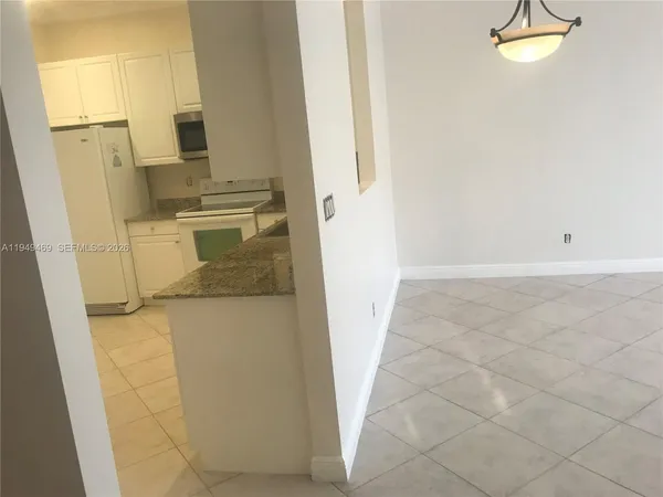 $3,000 | 3338 Lakeside Drive, Unit 50, Davie, FL 33328