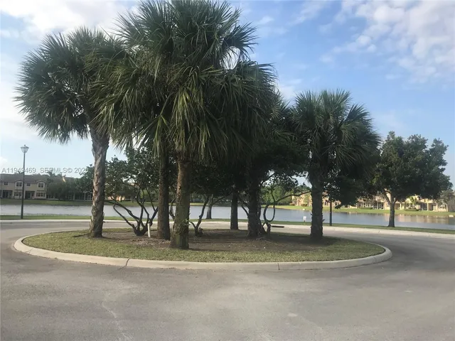 $3,200 | 3338 Lakeside Drive, Unit 50, Davie, FL 33328