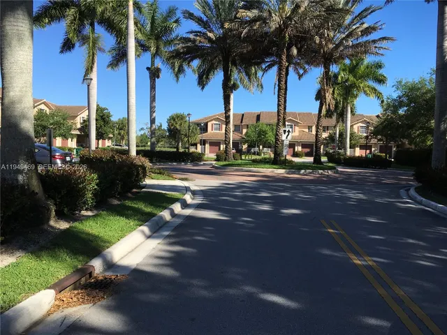 $3,200 | 3338 Lakeside Drive, Unit 50, Davie, FL 33328