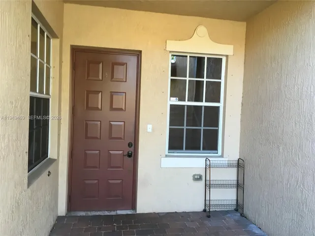 $3,200 | 3338 Lakeside Drive, Unit 50, Davie, FL 33328