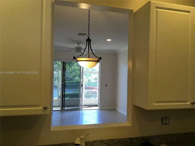 $3,200 | 3338 Lakeside Drive, Unit 50, Davie, FL 33328