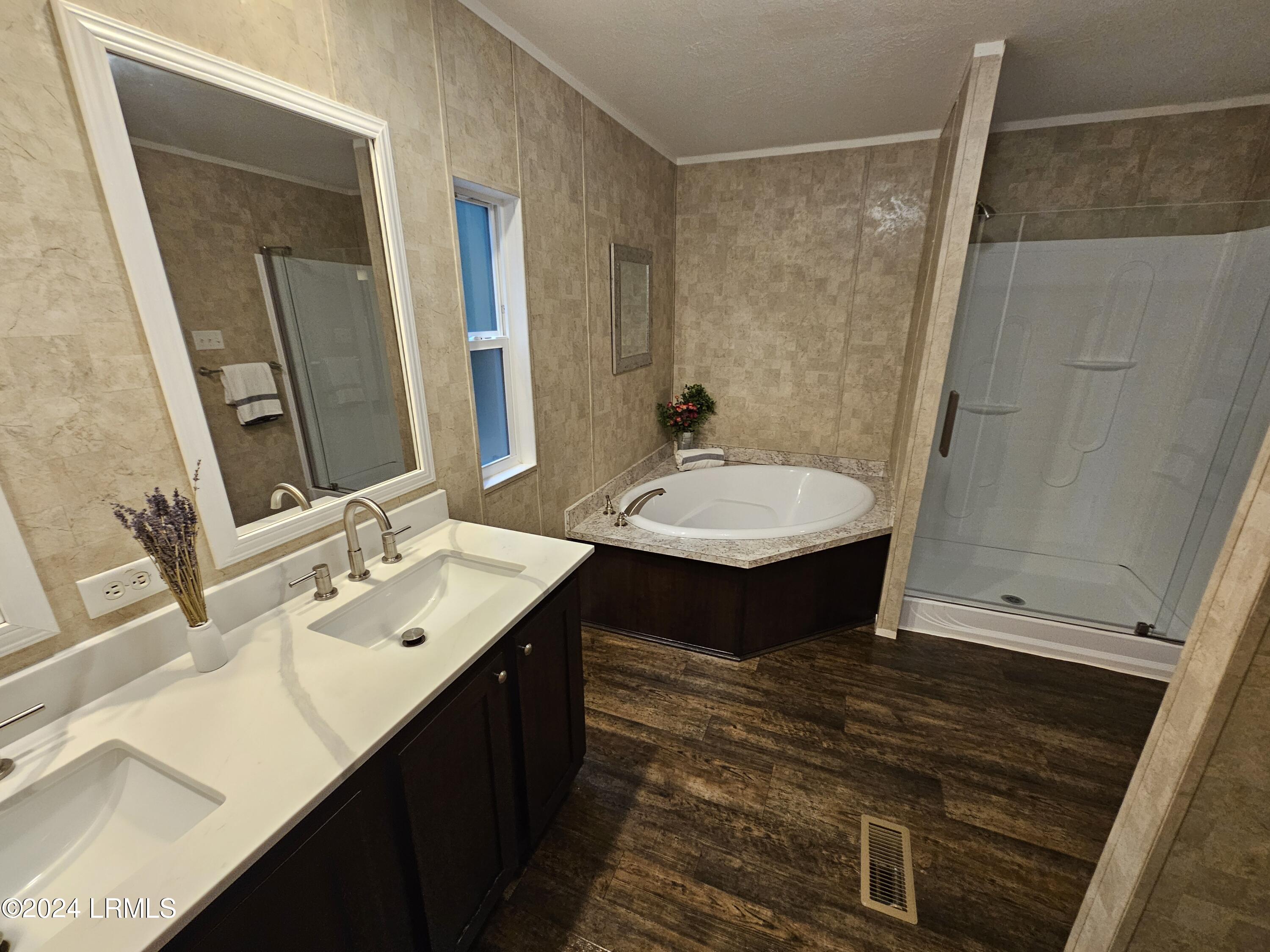 73 Seaside Road St. Helena Island, SC 29920 - Photo 6 of 40 e Master Bathroom
