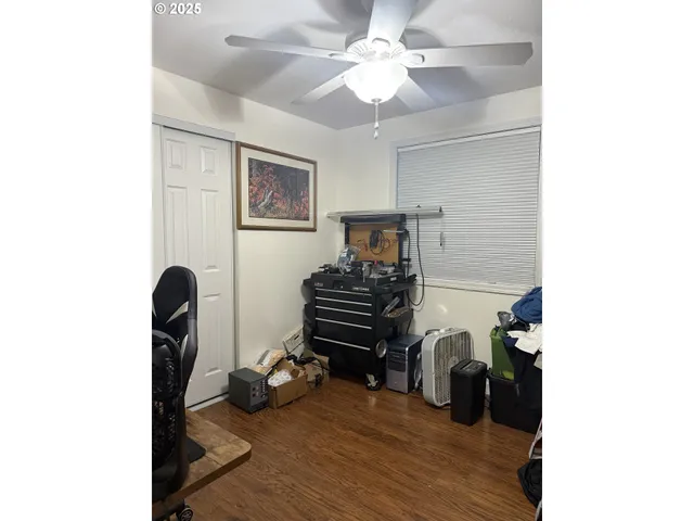 a view of entryway with workspace