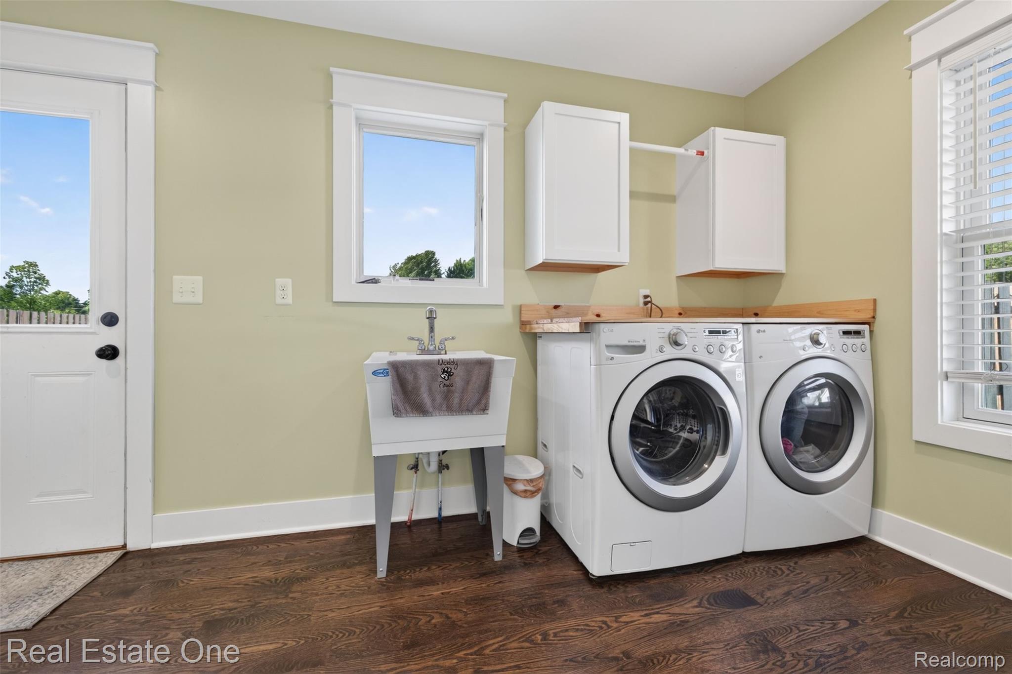 2355 South Sashabaw Road Ortonville, MI 48462 - Photo 23 of 57 29) Laundry Room.jpg