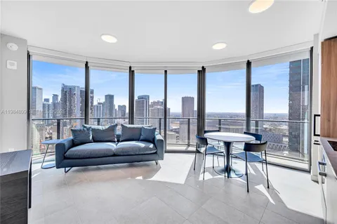 $599,800 | 121 Northeast 5th Street, Unit 3005, Miami, FL 33132