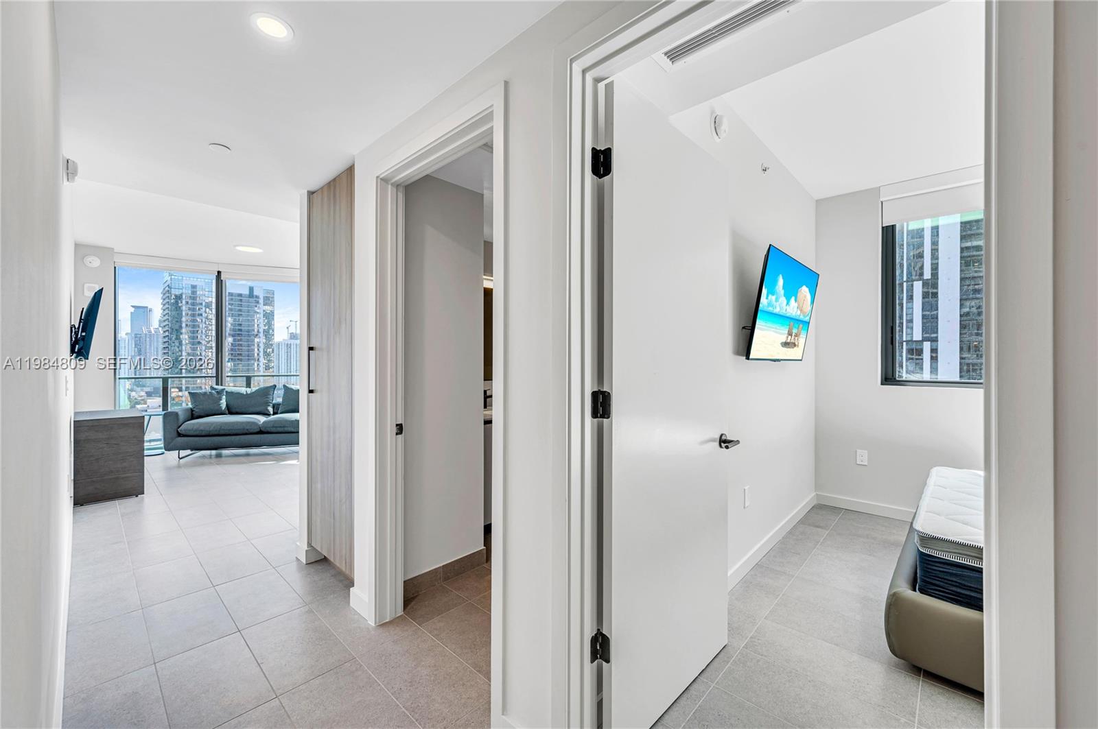 121 Northeast 5th Street, Unit 3005 Miami, FL 33132 - Photo 13 of 18