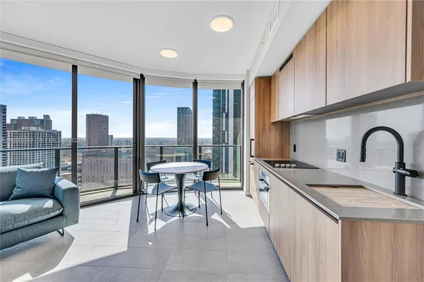 $599,800 | 121 Northeast 5th Street, Unit 3005, Miami, FL 33132