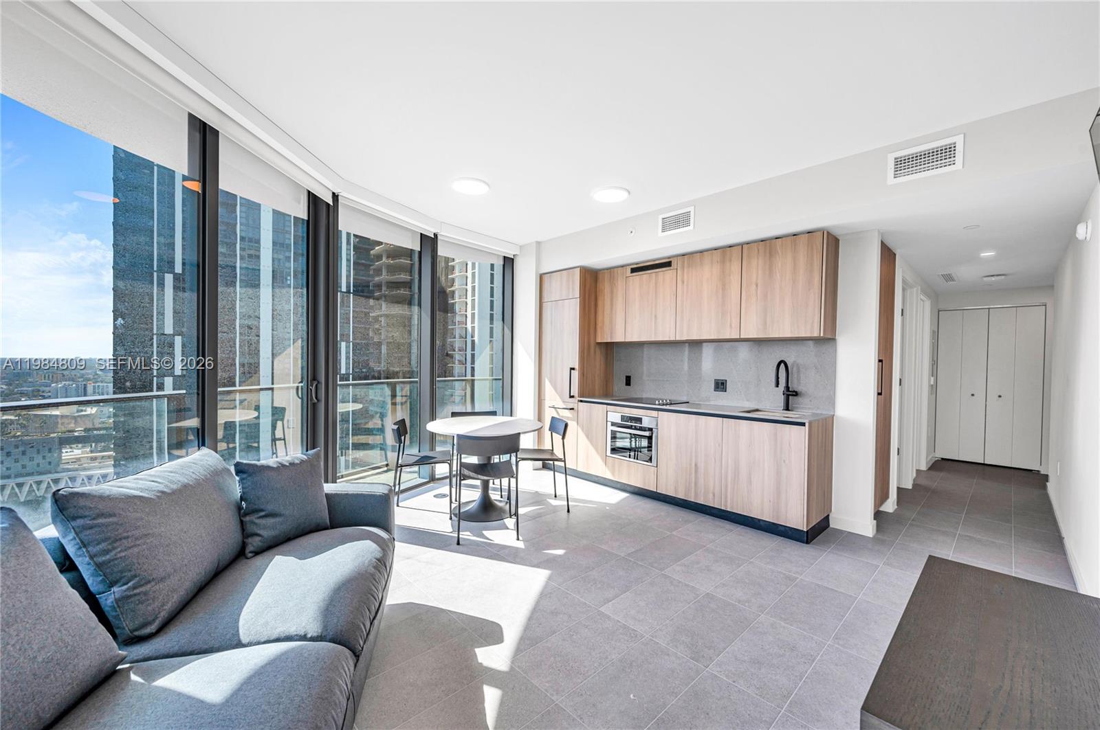 121 Northeast 5th Street, Unit 3005 Miami, FL 33132 - Photo 4 of 18