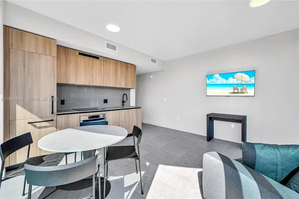 $599,800 | 121 Northeast 5th Street, Unit 3005, Miami, FL 33132