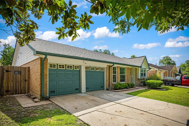 $295,000 | 11427 Hillcroft Avenue, Houston, TX 77035