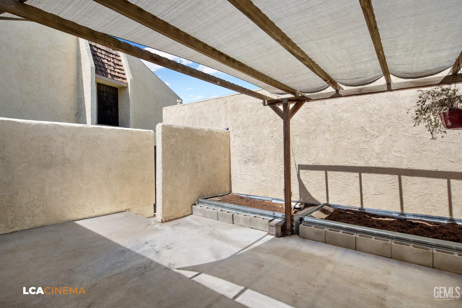 Undisclosed Address Bakersfield, CA 93308 - Photo 14 of 20 a view of a living room