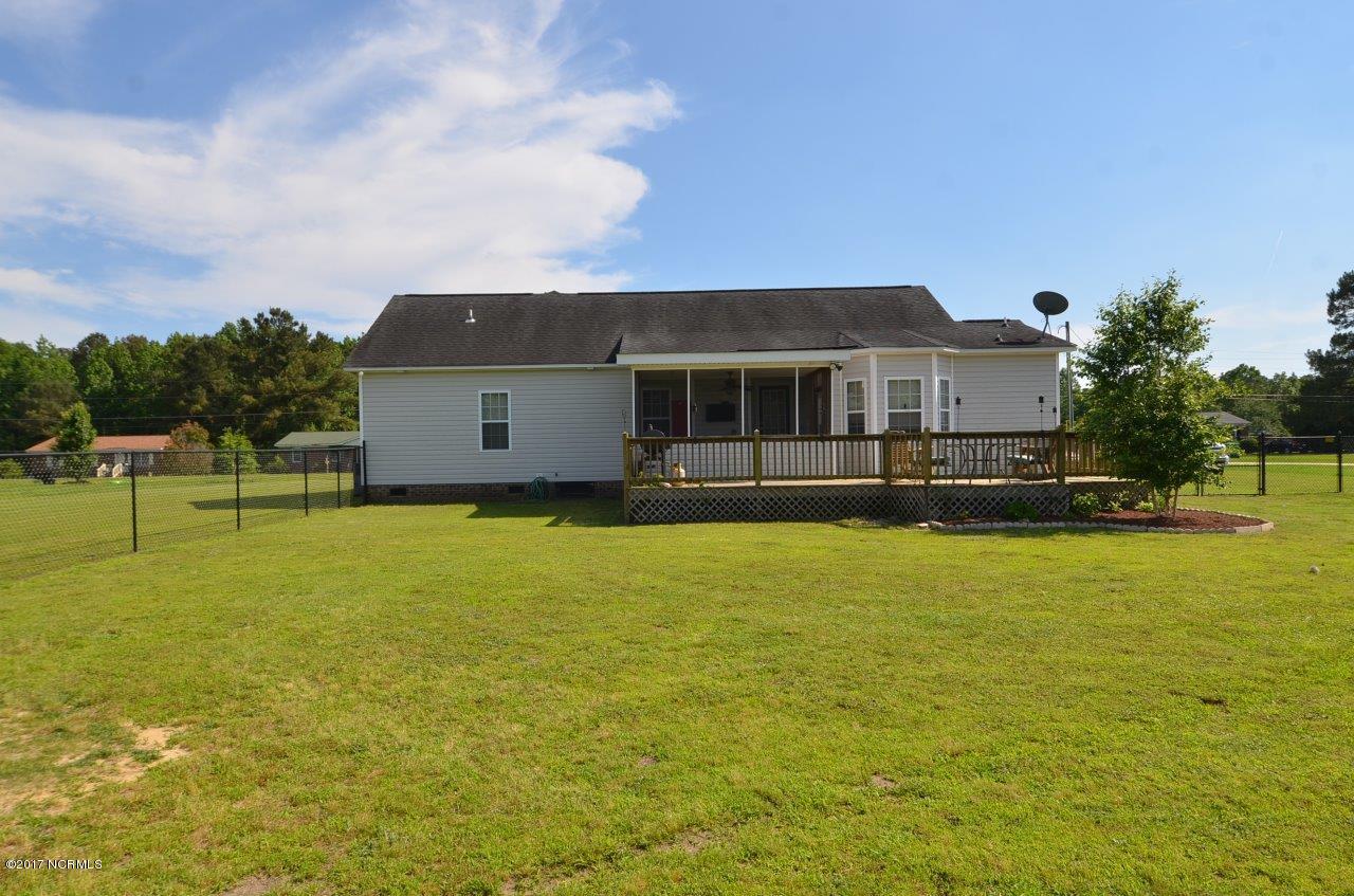 3205 Mobleys Bridge Road Grimesland, NC 27837 - Photo 4 of 24 5 (2)