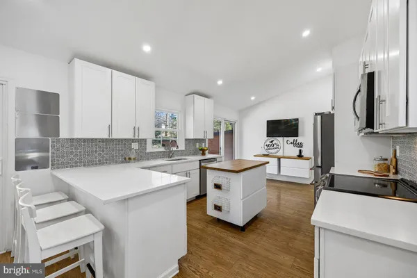 $1,289,000 | 929 Farm Haven Drive, Rockville, MD 20852