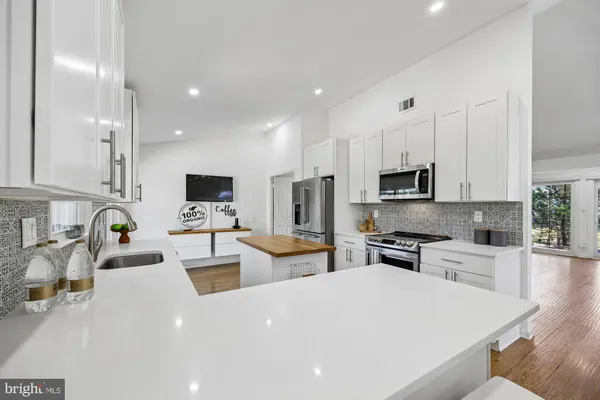 $1,289,000 | 929 Farm Haven Drive, Rockville, MD 20852