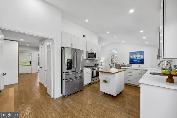 $1,289,000 | 929 Farm Haven Drive, Rockville, MD 20852