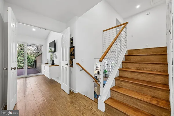 $1,289,000 | 929 Farm Haven Drive, Rockville, MD 20852