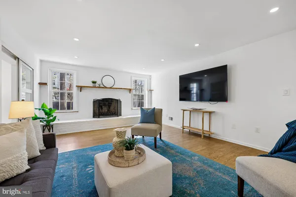 $1,289,000 | 929 Farm Haven Drive, Rockville, MD 20852