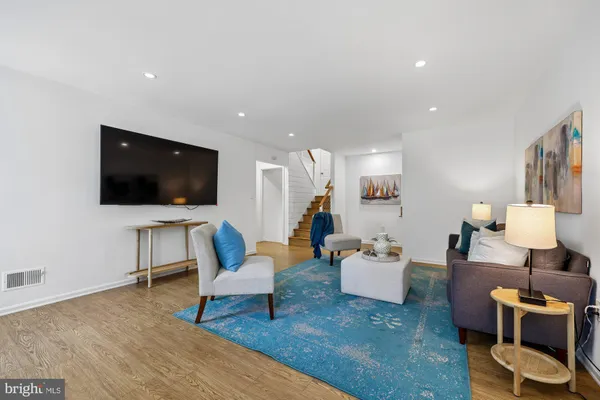 $1,289,000 | 929 Farm Haven Drive, Rockville, MD 20852