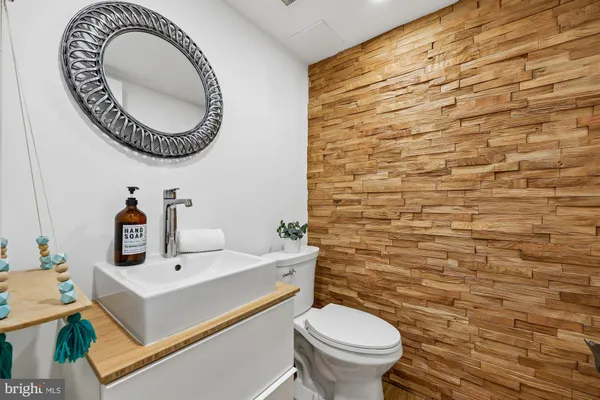 $1,289,000 | 929 Farm Haven Drive, Rockville, MD 20852