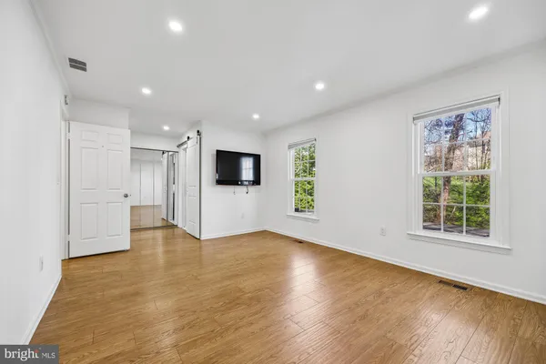 $1,289,000 | 929 Farm Haven Drive, Rockville, MD 20852