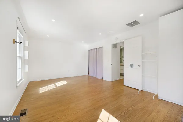 $1,289,000 | 929 Farm Haven Drive, Rockville, MD 20852