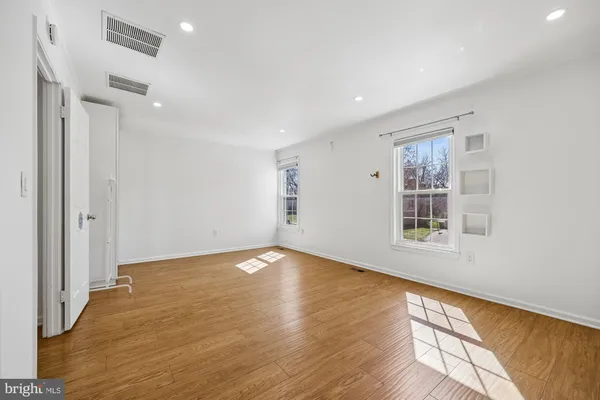 $1,289,000 | 929 Farm Haven Drive, Rockville, MD 20852