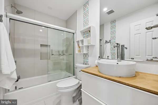 $1,289,000 | 929 Farm Haven Drive, Rockville, MD 20852