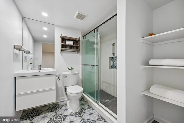 $1,289,000 | 929 Farm Haven Drive, Rockville, MD 20852