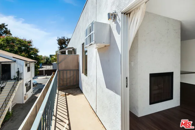 $2,950 | 550 North Croft Avenue, Unit 8, West Hollywood, CA 90048