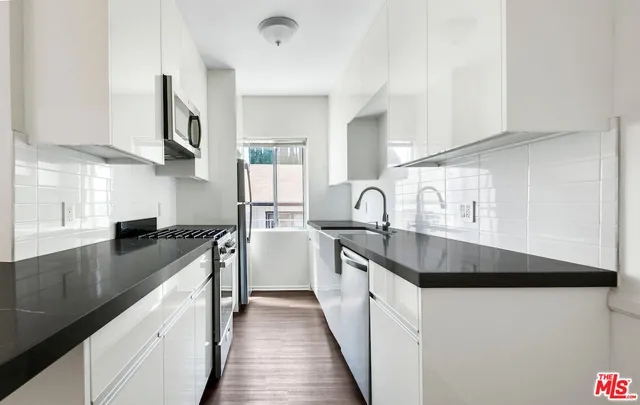 $2,950 | 550 North Croft Avenue, Unit 8, West Hollywood, CA 90048