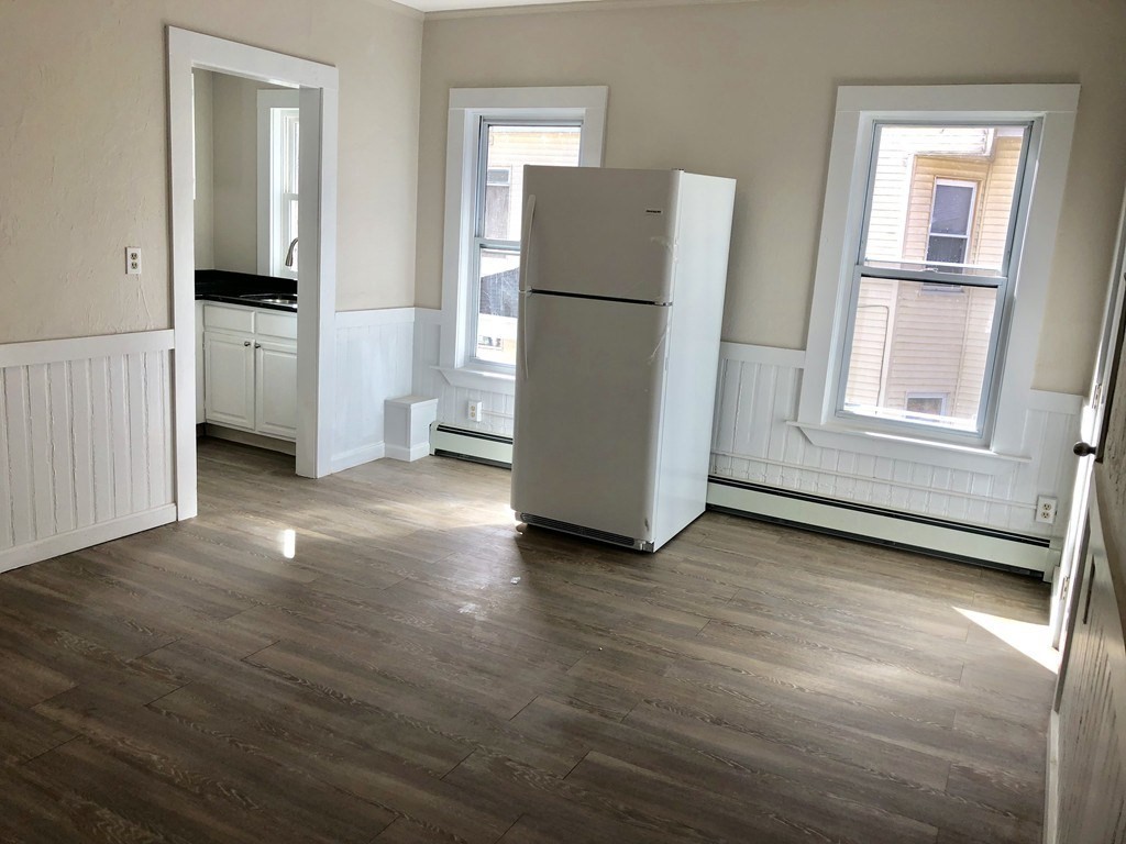 52 Hodges Avenue Taunton, MA 02780 - Photo 7 of 11