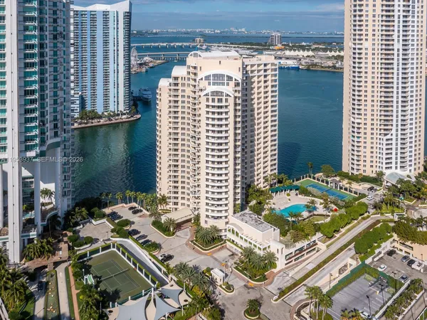 $6,000 | 888 Brickell Key Drive, Unit 210, Miami, FL 33131