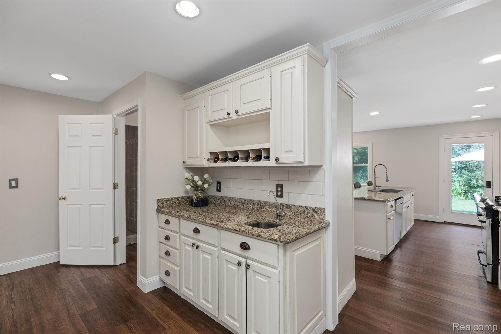 757 Foxhall Road Bloomfield Hills, MI 48304 - Photo 9 of 33 Butlers Pantry