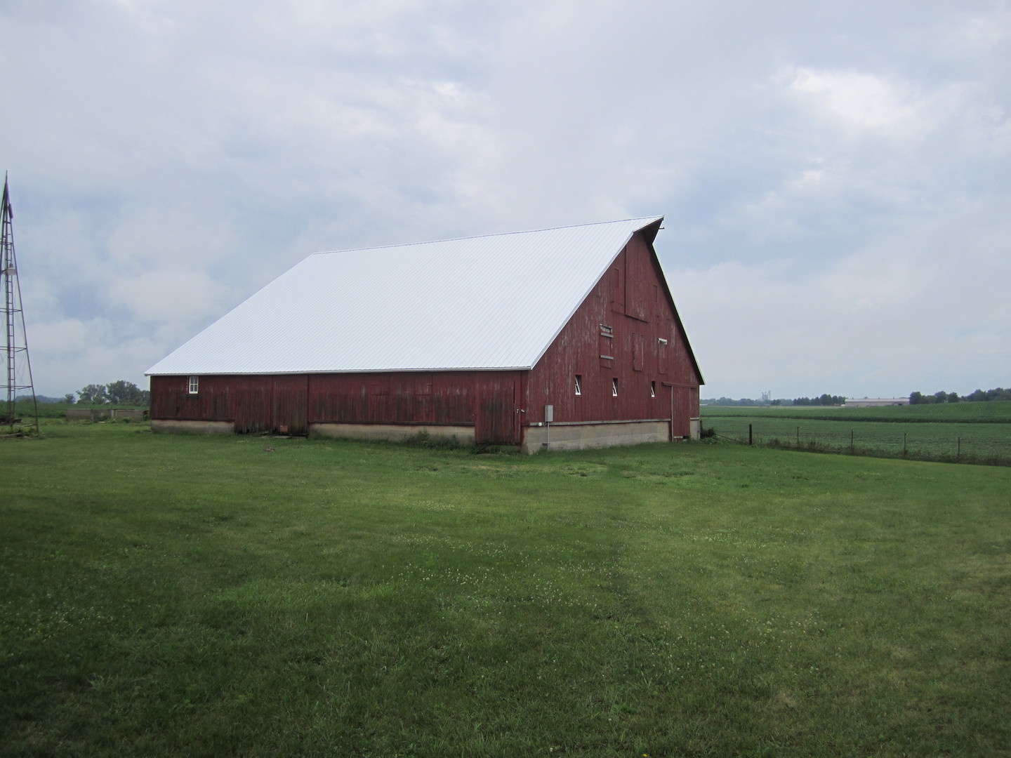 5668 And 5708 State Route Malta, IL 60150 - Photo 6 of 37 a backyard of a house with lots of green space