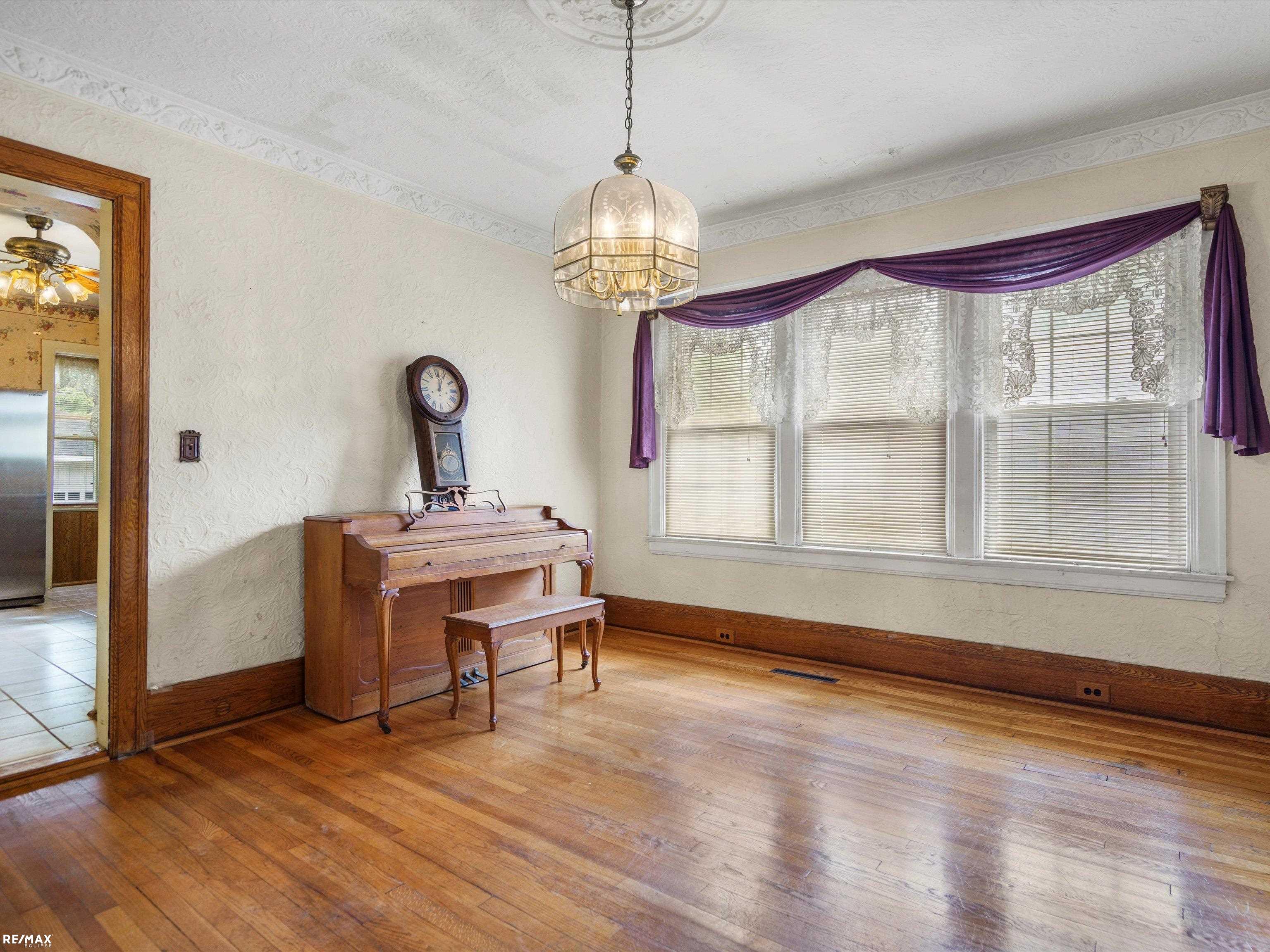 15611 Charles R Avenue Eastpointe, MI 48021 - Photo 9 of 47 50187488-877e59cf-09e2-4d73-a498-300ac96d940d.JPG