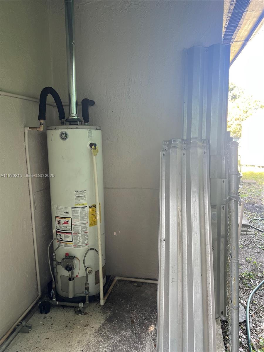 17540 Southwest 254th Street Homestead, FL 33031 - Photo 15 of 85 a utility room with dryer and washer