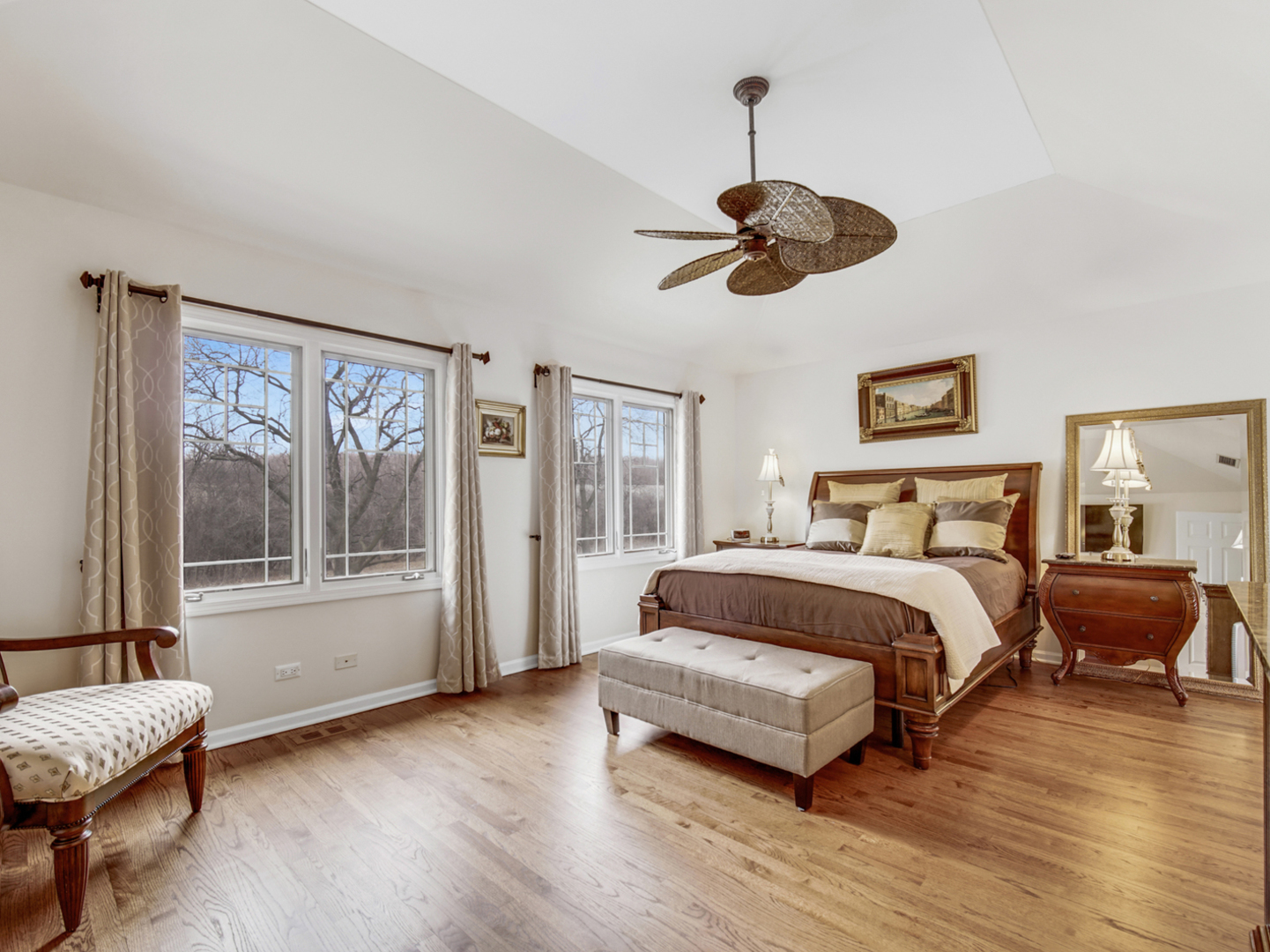 631 Riverside Drive Park Ridge, IL 60068 - Photo 13 of 31 a spacious bedroom with a bed and a couch