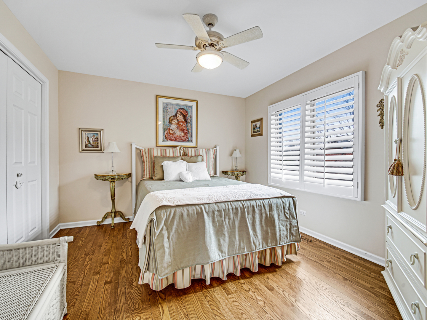 631 Riverside Drive Park Ridge, IL 60068 - Photo 18 of 31 a bedroom with a bed and a window