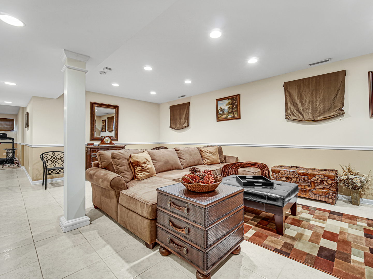 631 Riverside Drive Park Ridge, IL 60068 - Photo 22 of 31 a living room with furniture