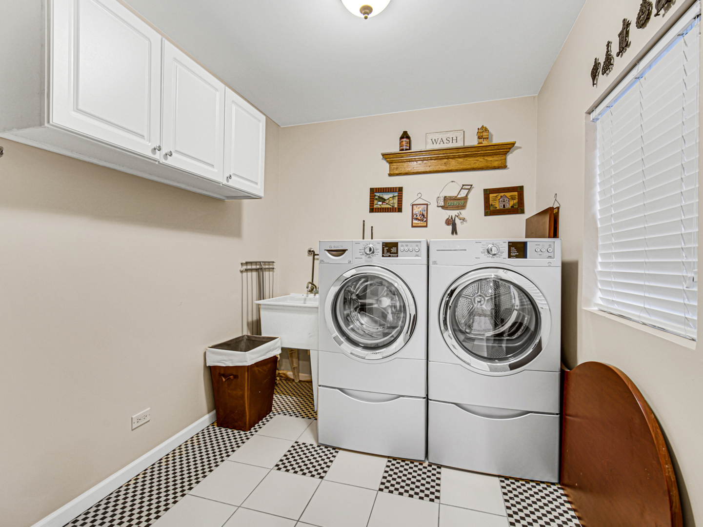 631 Riverside Drive Park Ridge, IL 60068 - Photo 27 of 31 a utility room with dryer and washer