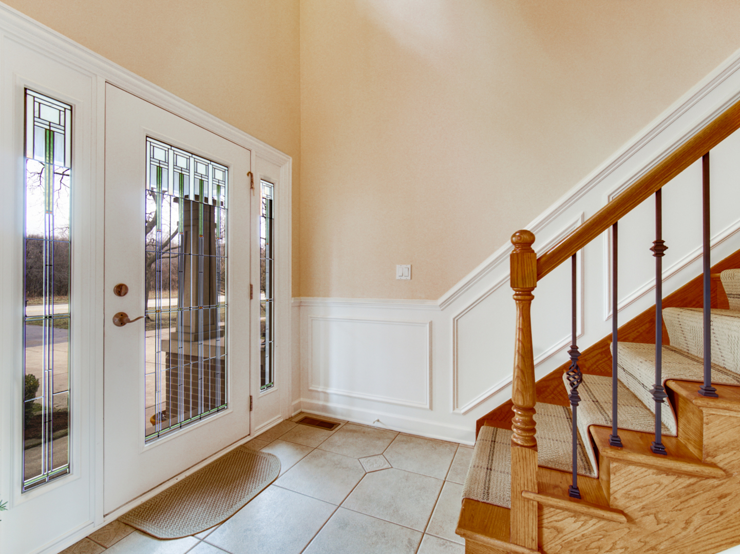 631 Riverside Drive Park Ridge, IL 60068 - Photo 3 of 31 a view of an entryway with wooden floor and door