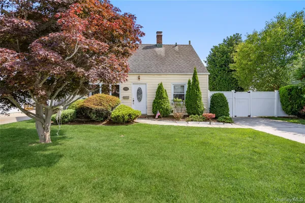 $679,999 | 30 Crag Lane, Levittown, NY 11756